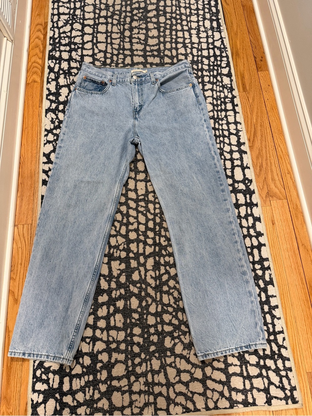 Levi’s Low Pro Light Wash Women's Jeans - Picture 2 of 9